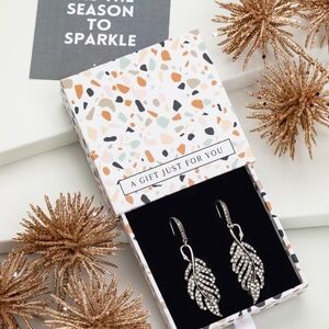 NWT Crystal Leaf Drop Earrings – Elegant Silver-Tone Gift Boxed Jewelry